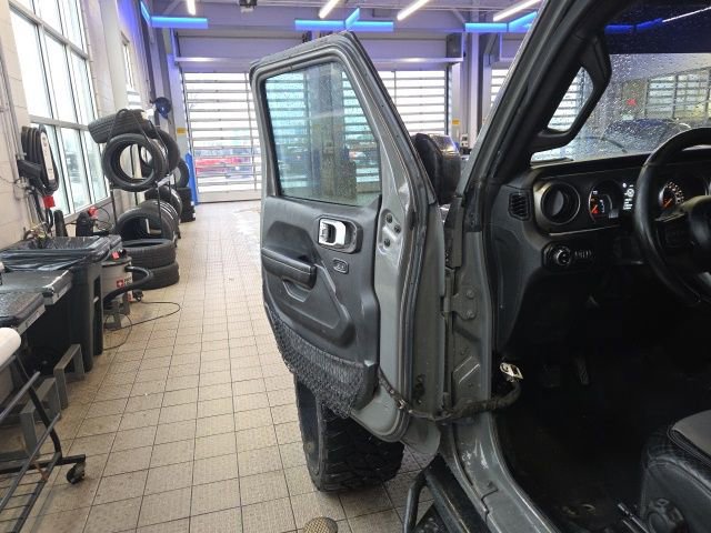 Used 2021 Jeep Gladiator Willys image 20