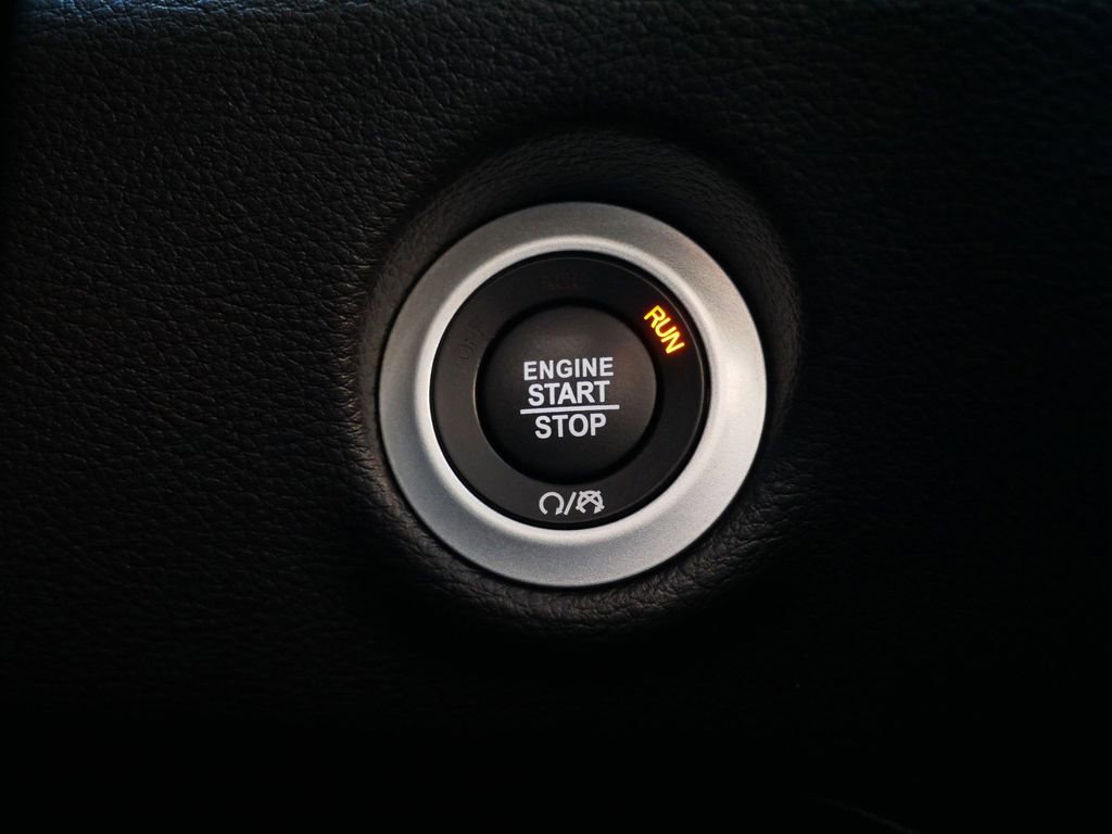 Used 2024 Chrysler Pacifica Limited w/ Uconnect Theater Family Group image 26