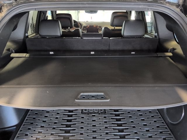 Used 2022 Jeep Grand Cherokee Limited w/ Technology Group AWD/4WD image 32