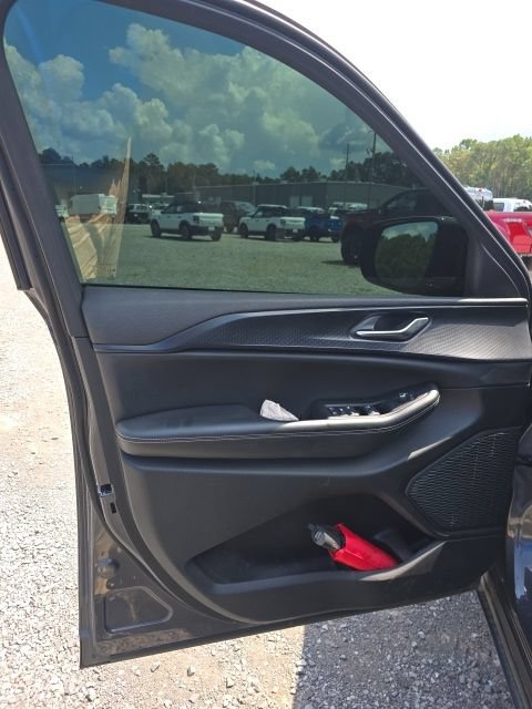 Used 2023 Jeep Grand Cherokee L Altitude AWD/4WD image 9