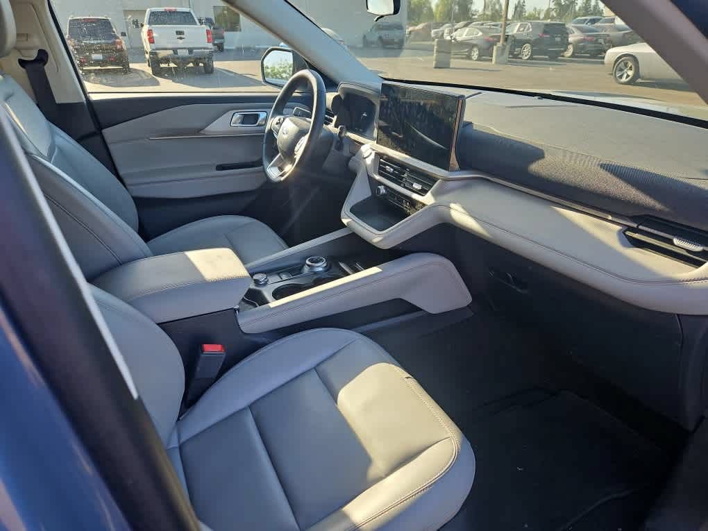 Certified 2025 Ford Explorer Active w/ Active Comfort Package AWD/4WD image 14