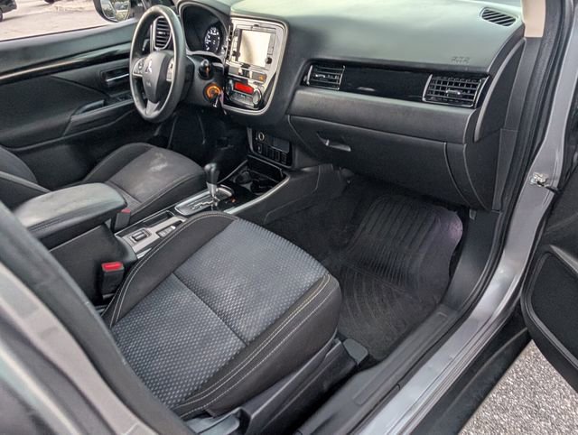 Used 2019 Mitsubishi Outlander ES image 15