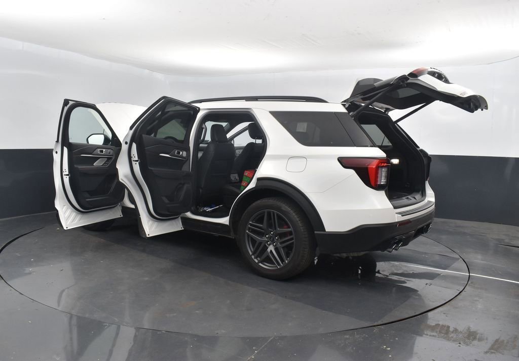 Certified 2025 Ford Explorer ST image 45