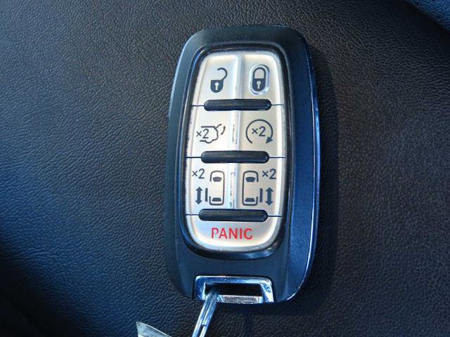 Used 2024 Chrysler Pacifica Select image 34