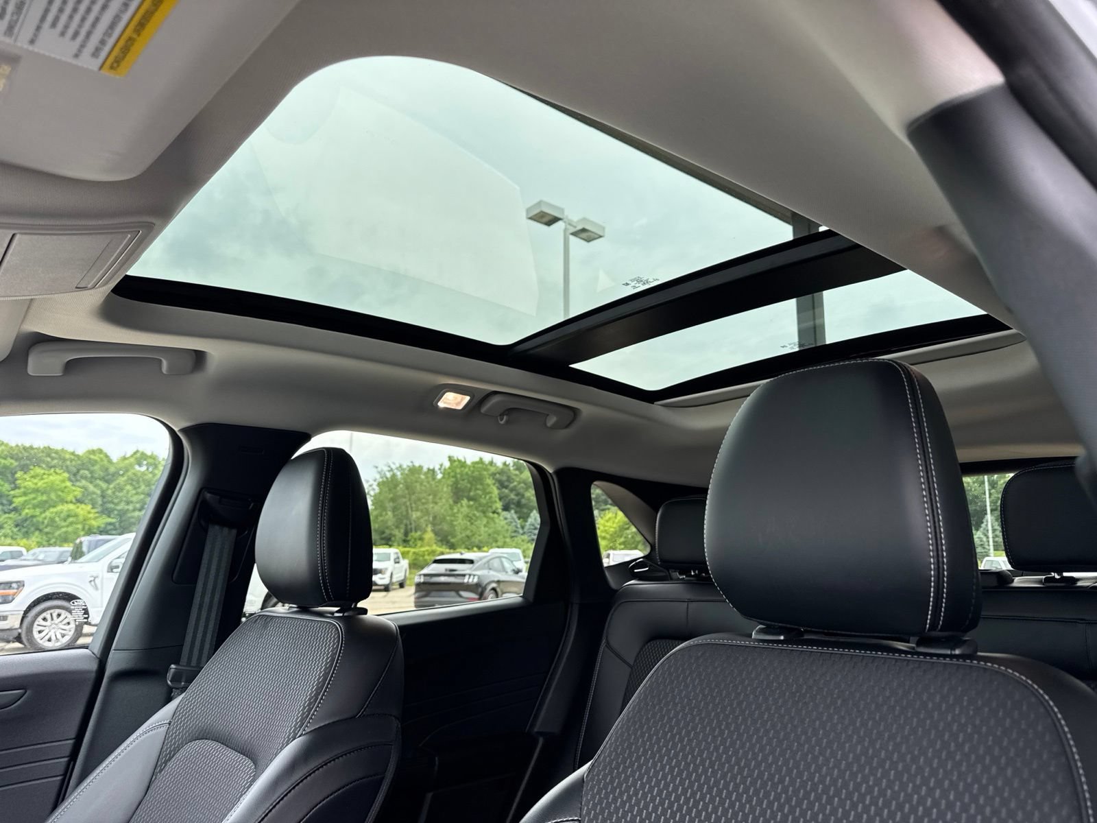Certified 2025 Ford Escape SE FWD image 24