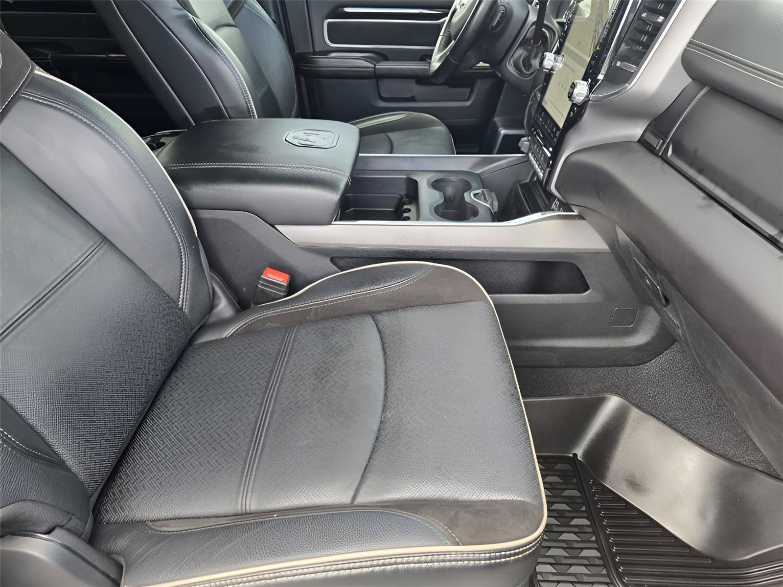 Used 2022 RAM 3500 Laramie AWD/4WD image 14