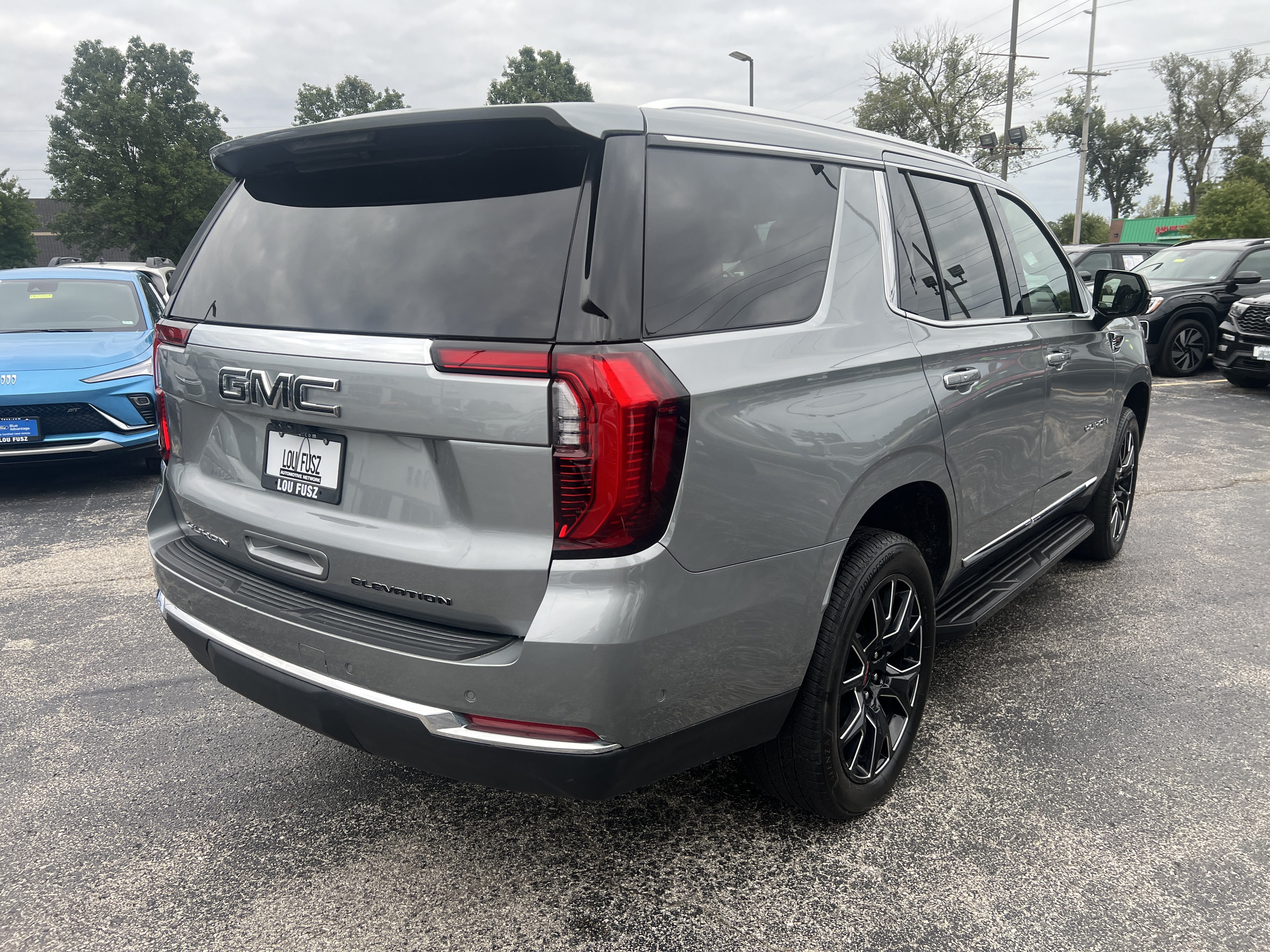 Used 2025 GMC Yukon Elevation w/ Elevation Premium Package AWD/4WD image 7