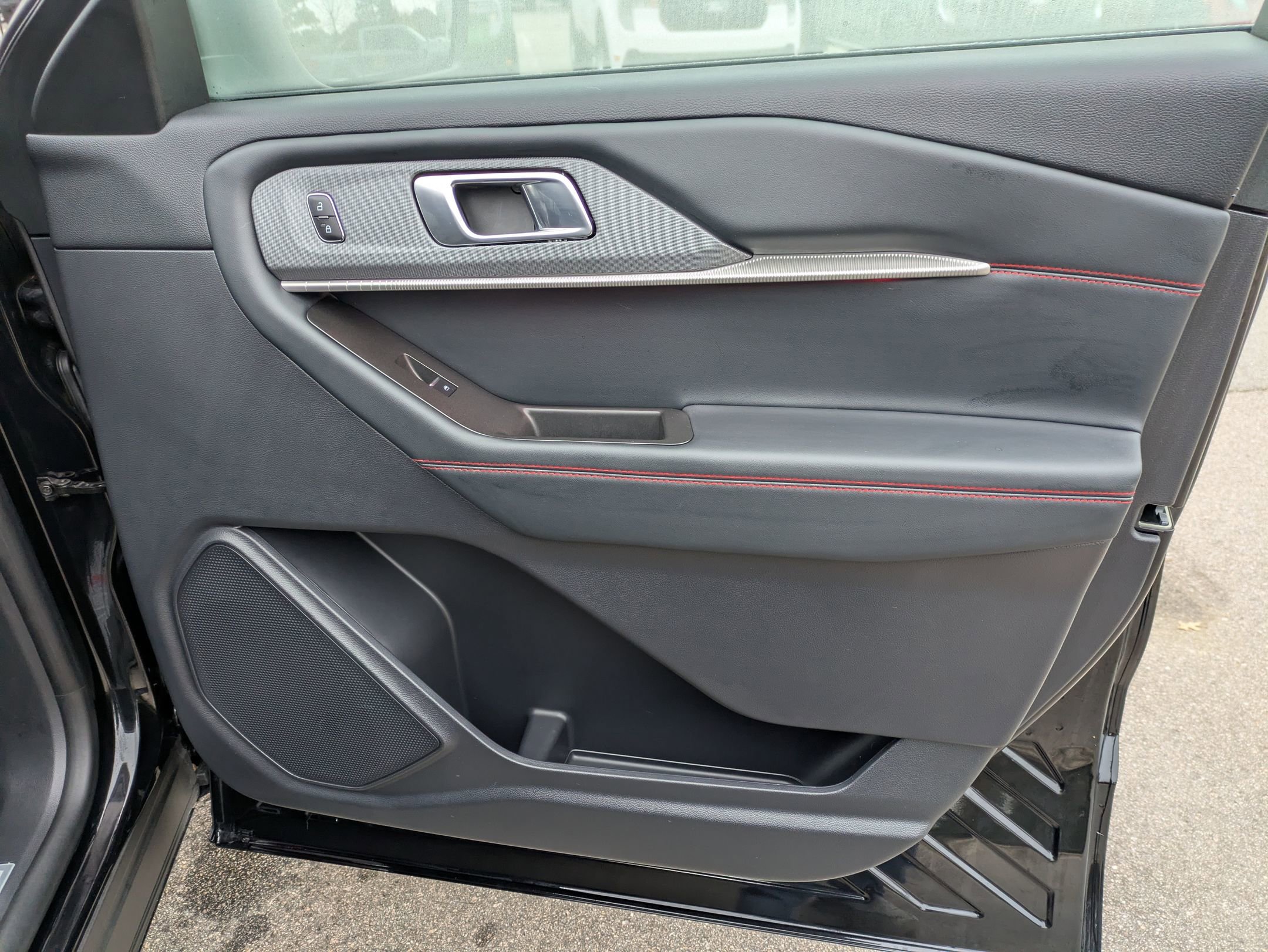 Certified 2025 Ford Explorer ST-Line w/ Premium Package image 39