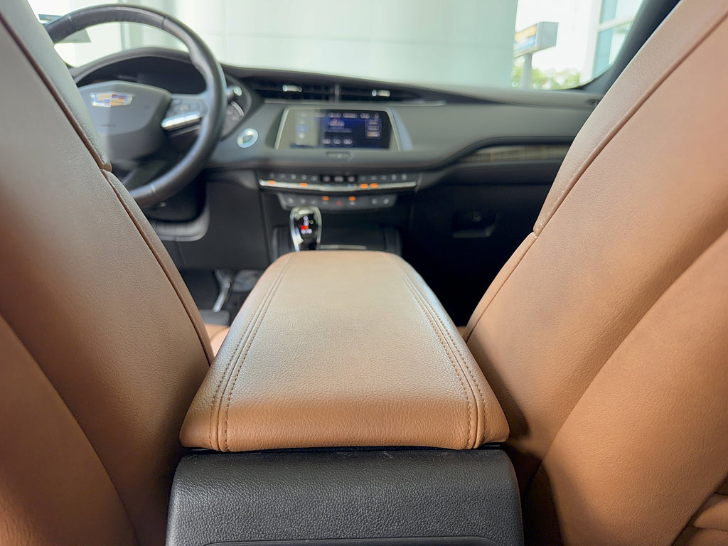 Used 2023 Cadillac XT4 Premium Luxury w/ Technology Package FWD image 28