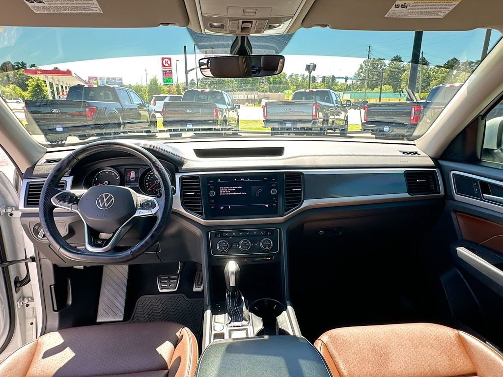 Used 2021 Volkswagen Atlas SE w/ Panoramic Sunroof Package FWD image 3
