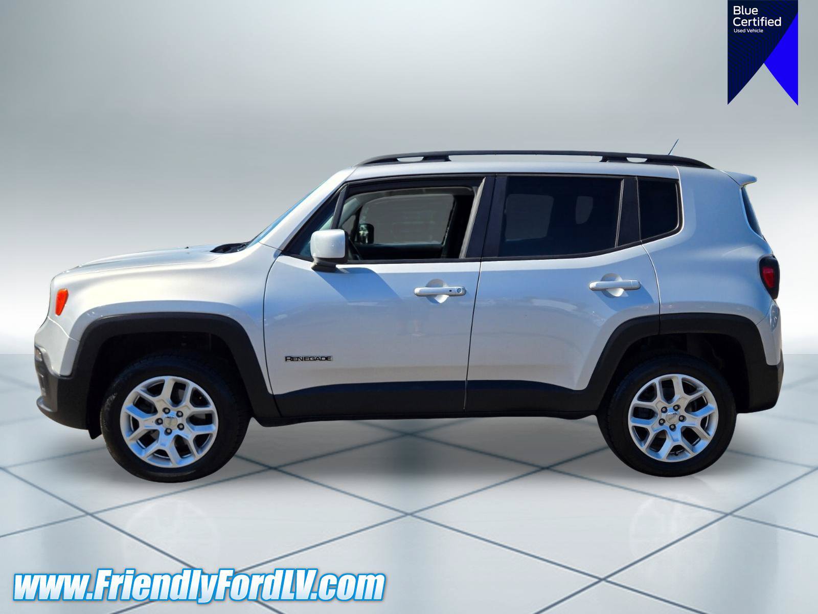 Used 2017 Jeep Renegade Latitude AWD/4WD image 4