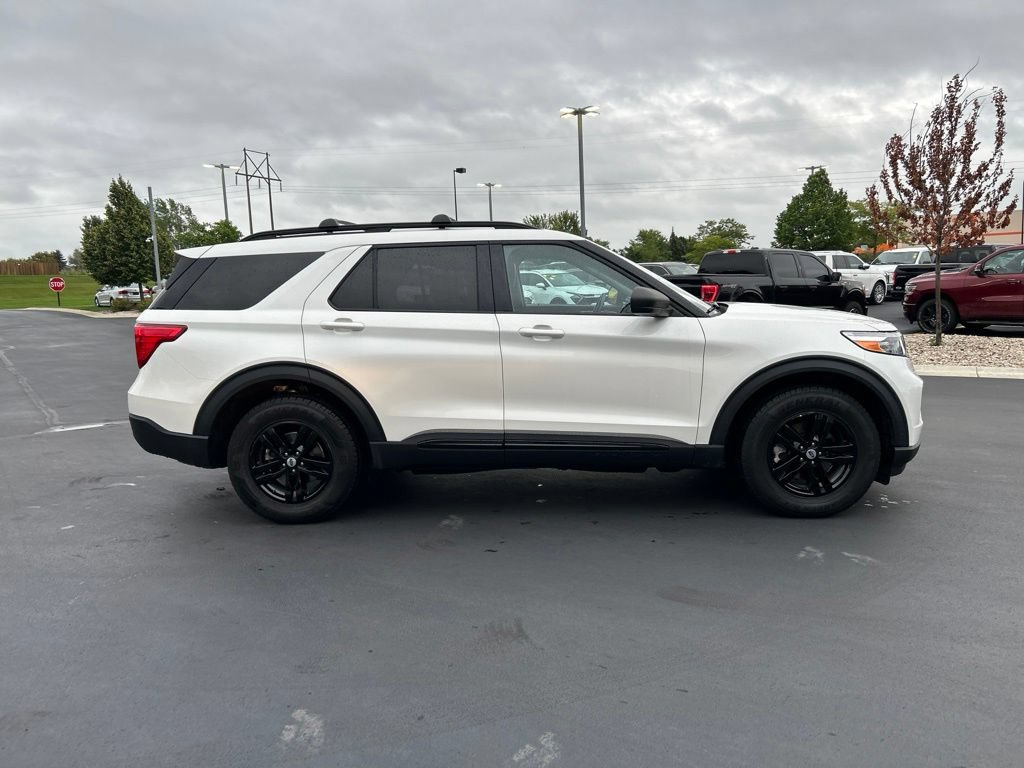 Certified 2023 Ford Explorer XLT w/ Equipment Group 202A AWD/4WD image 5