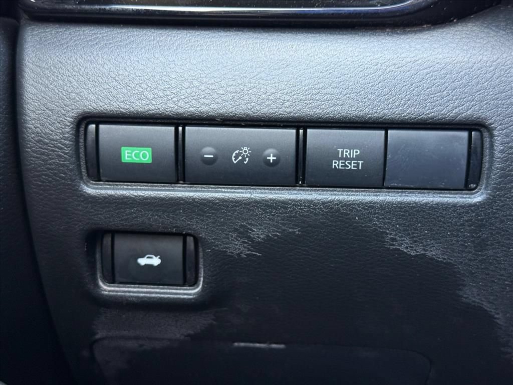Used 2025 Nissan Sentra SV FWD image 21
