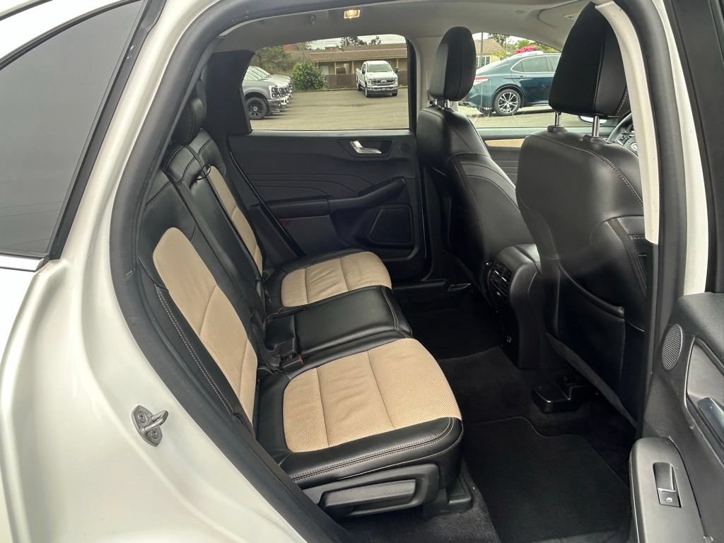 Certified 2022 Ford Escape Titanium w/ Titanium Elite Package AWD/4WD image 32