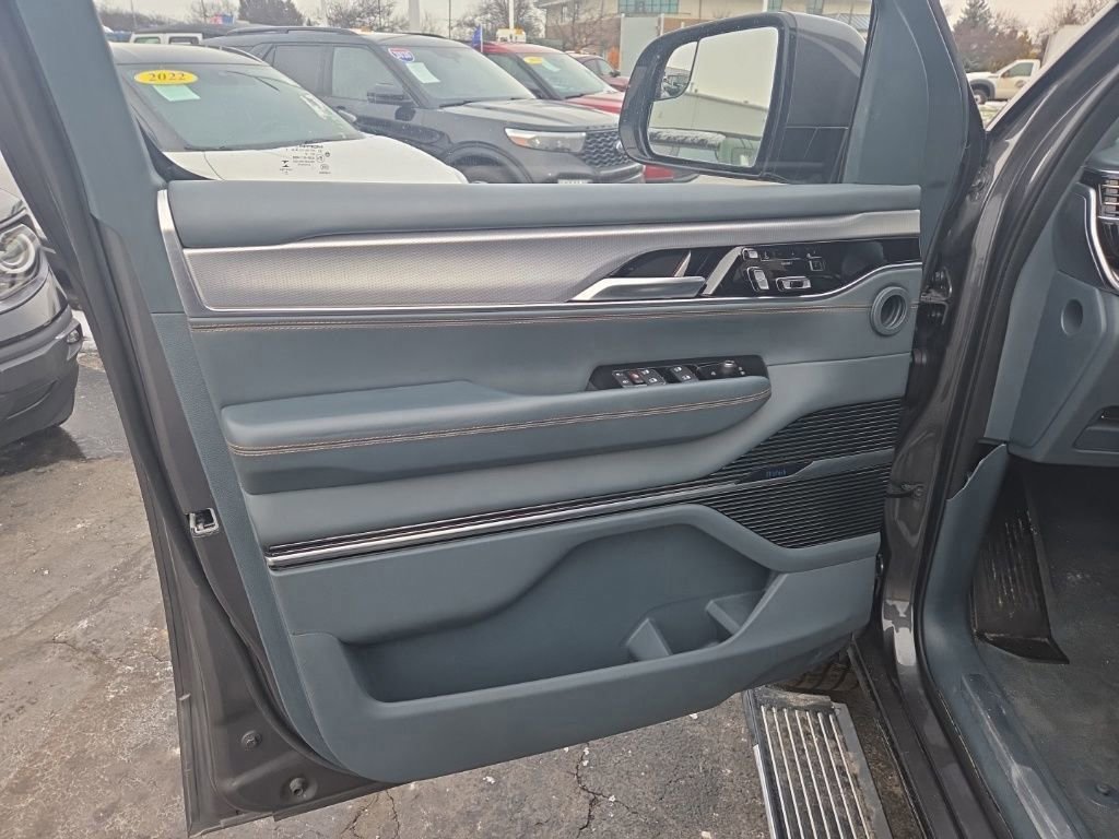 Used 2022 Jeep Grand Wagoneer Series III w/ Rear Seat Video Group 1 image 10