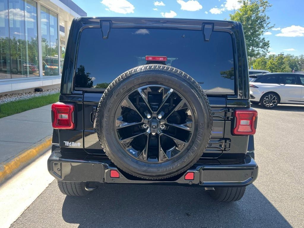 Used 2023 Jeep Wrangler Unlimited Sahara AWD/4WD image 8