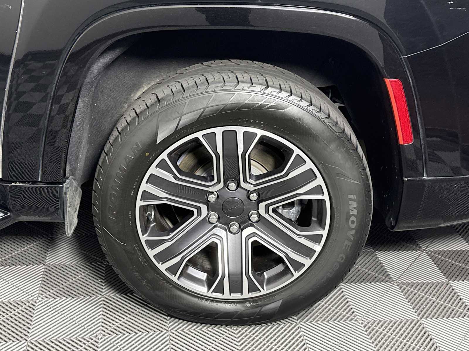 Used 2024 Jeep Wagoneer L Series II w/ Flexible Seating Group image 23