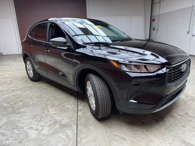 Certified 2025 Ford Escape Active w/ Cold Weather Package image 7