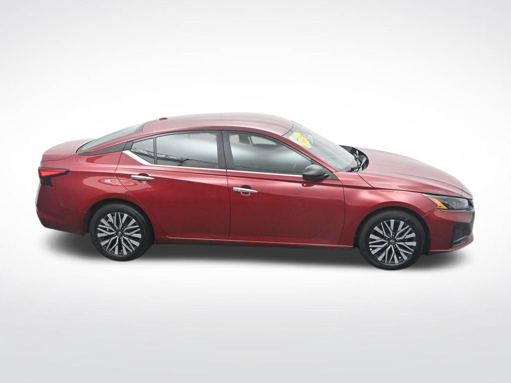 Used 2024 Nissan Altima 2.5 SV FWD image 32