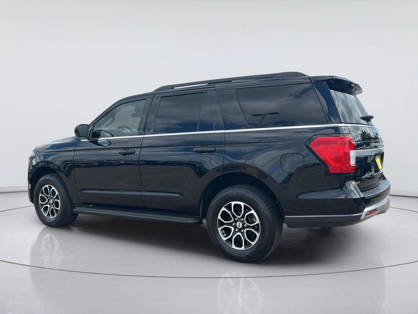 Certified 2024 Ford Expedition XLT RWD image 6