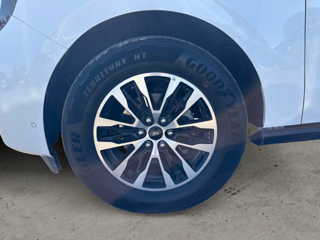 Certified 2025 Ford Expedition Platinum AWD/4WD image 9