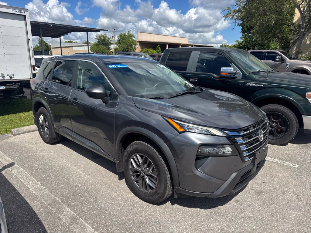 Used 2025 Nissan Rogue S AWD/4WD image 3