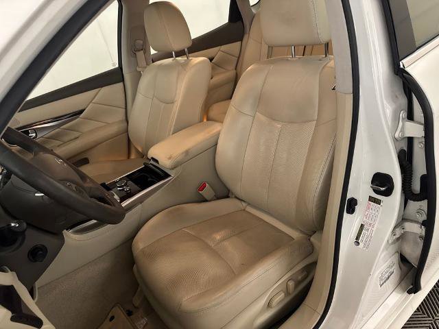 Used 2019 INFINITI Q70 Luxe image 18