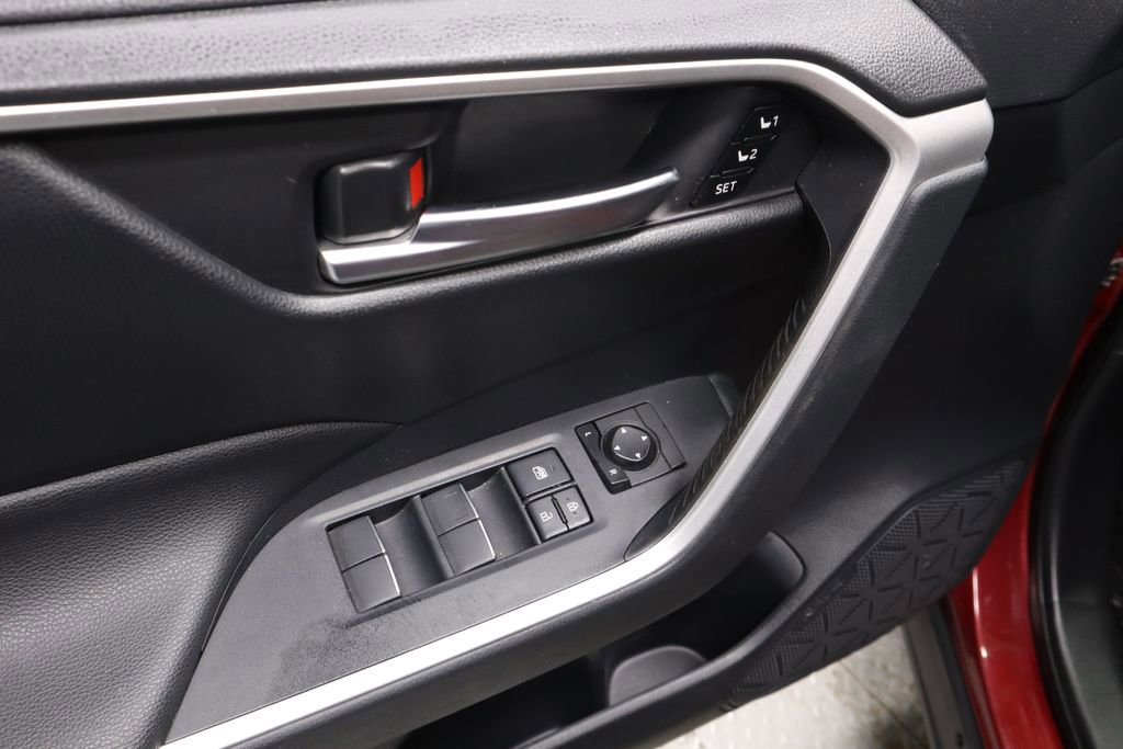 Used 2019 Toyota RAV4 XLE Premium w/ Cold Weather Package AWD/4WD image 23