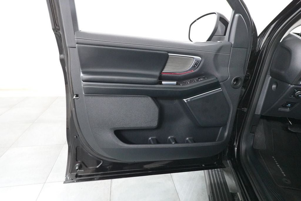 Certified 2025 Ford Expedition Platinum AWD/4WD image 24