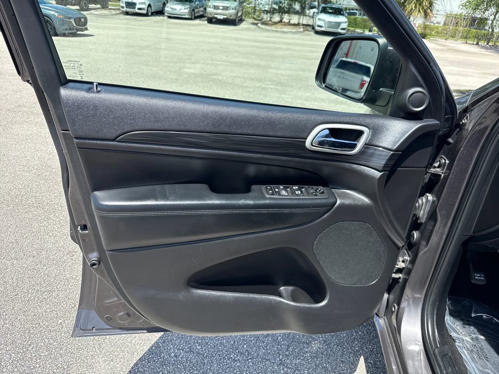 Used 2021 Jeep Grand Cherokee Laredo X image 11