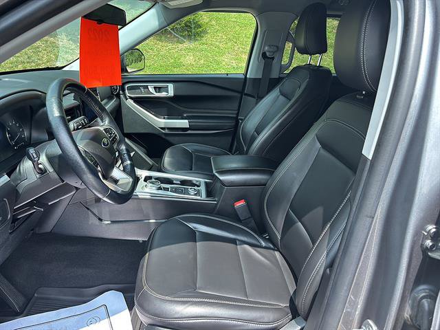 Certified 2022 Ford Explorer XLT w/ Equipment Group 202A AWD/4WD image 11