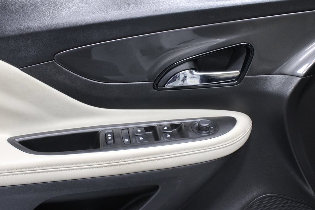 Used 2018 Buick Encore Essence w/ Experience Buick Package FWD image 26