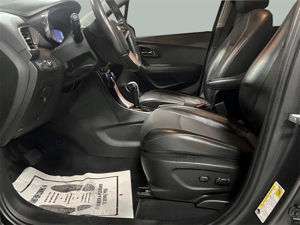 Used 2017 Chevrolet Trax LT w/ LT Convenience Package image 18