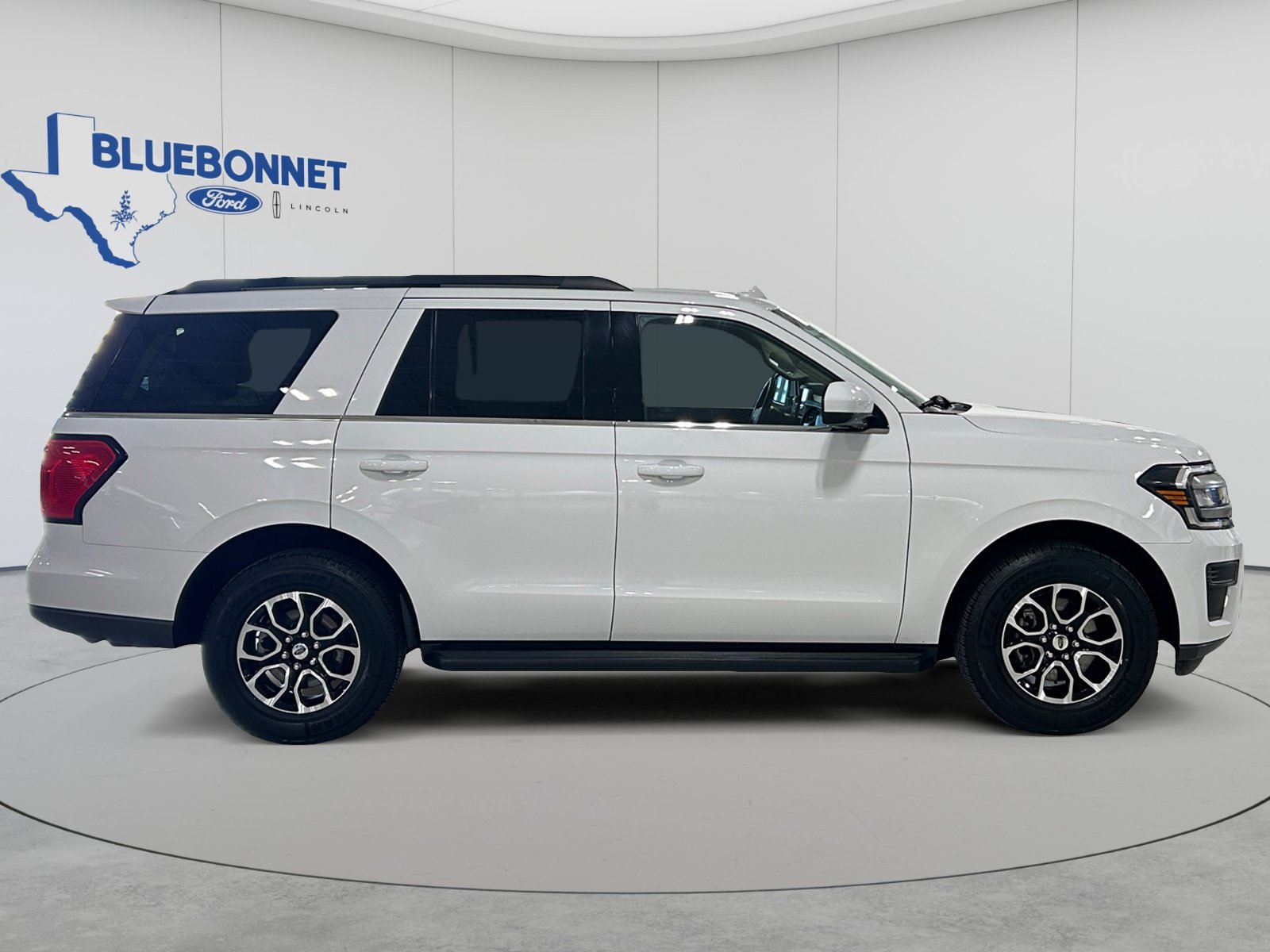 Certified 2024 Ford Expedition XLT RWD image 4