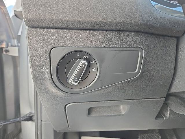Used 2023 Volkswagen Tiguan SE w/ Panoramic Sunroof Package FWD image 29