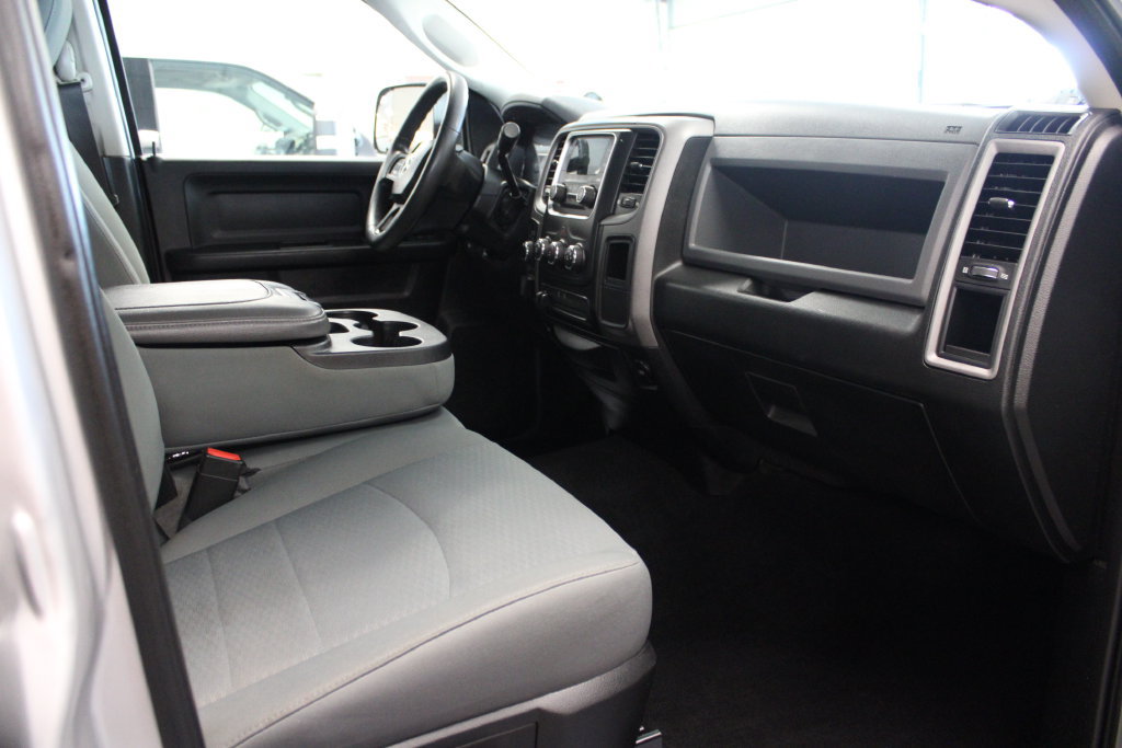 Used 2018 RAM 2500 Tradesman w/ Chrome Appearance Group AWD/4WD image 40