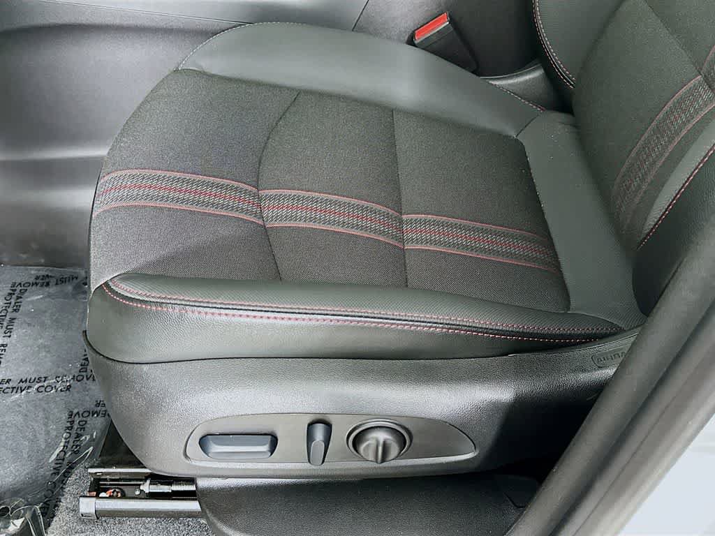 Used 2024 Chevrolet Equinox RS FWD image 30