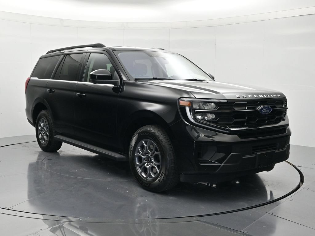 Certified 2025 Ford Expedition Active AWD/4WD image 3