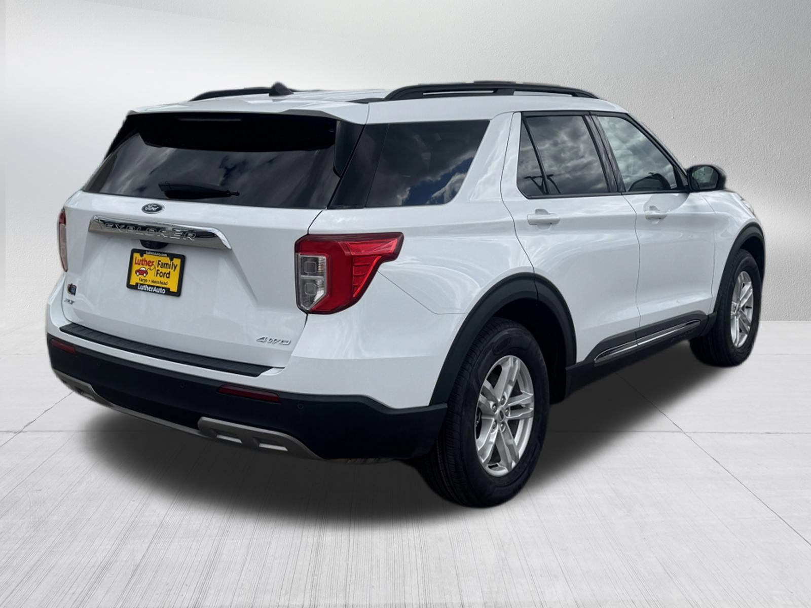 Certified 2023 Ford Explorer XLT w/ Equipment Group 202A AWD/4WD image 7
