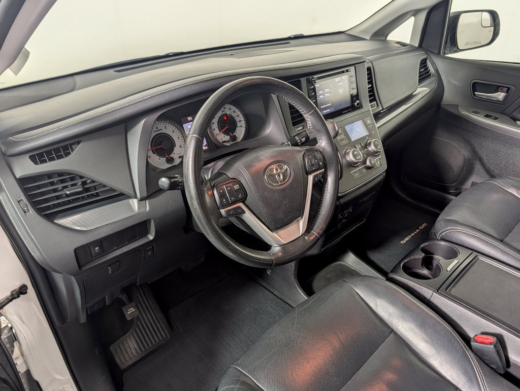 Used 2019 Toyota Sienna SE FWD image 22