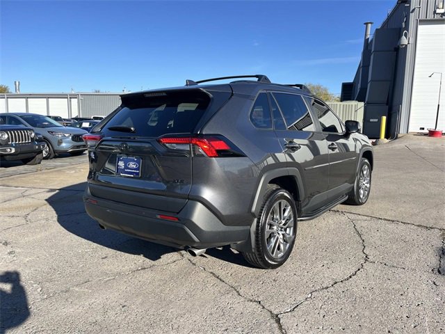 Used 2023 Toyota RAV4 XLE Premium image 3