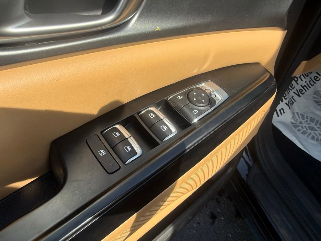 Used 2024 Kia Carnival LX FWD image 11