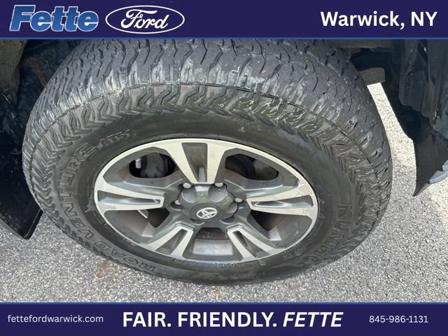 Used 2018 Toyota Tacoma TRD Sport AWD/4WD image 5