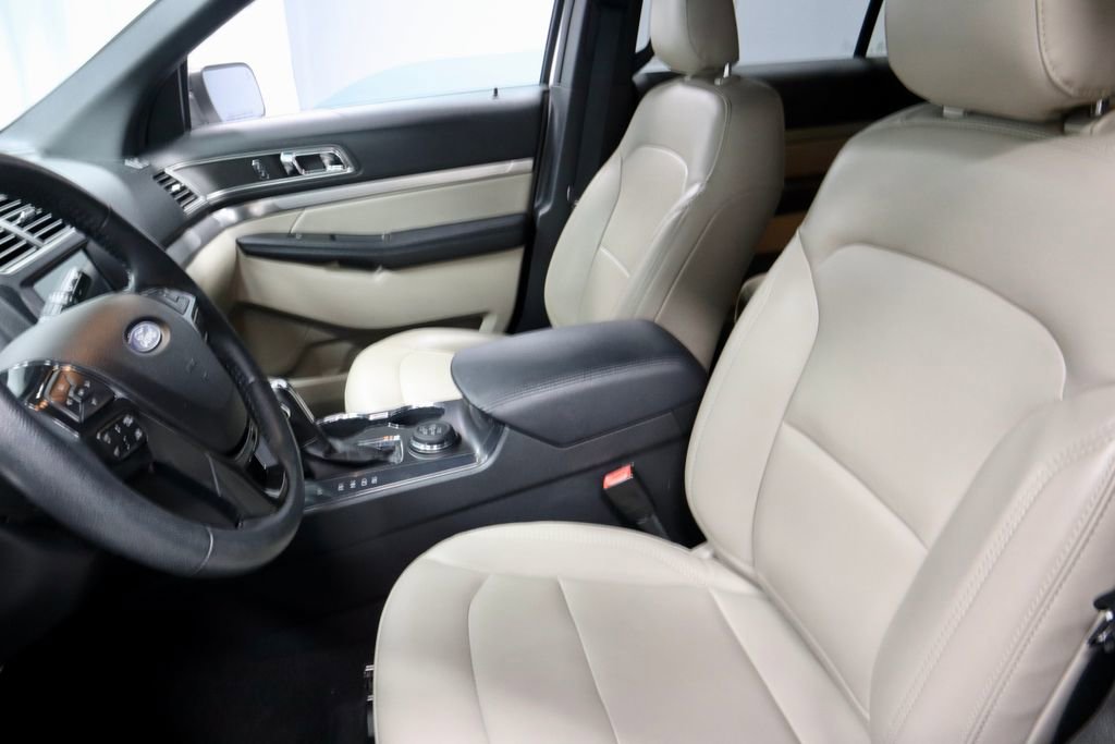 Certified 2019 Ford Explorer XLT w/ Equipment Group 202A AWD/4WD image 23