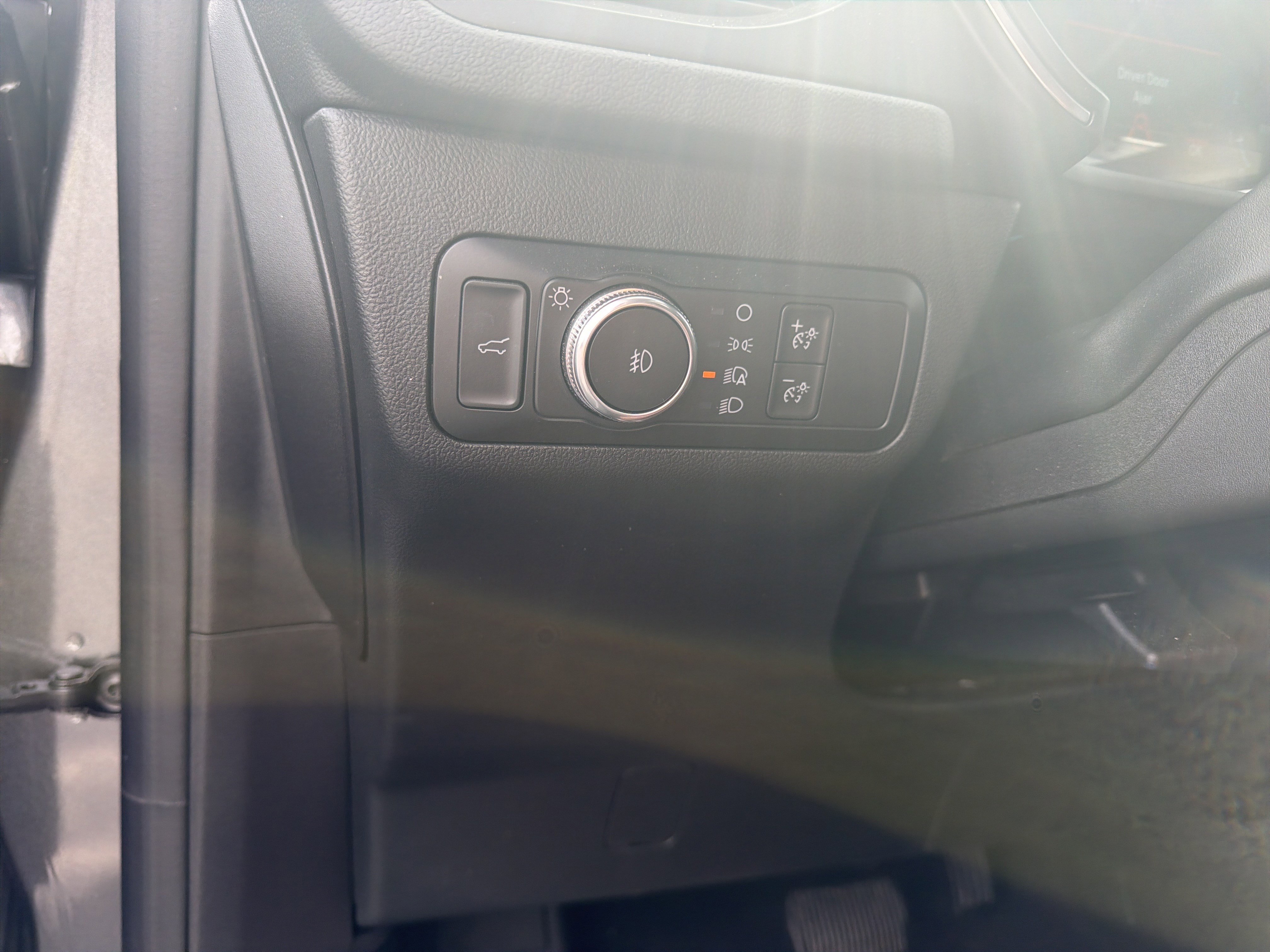 Certified 2020 Ford Escape Titanium AWD/4WD image 32