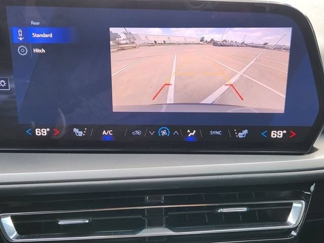 Used 2026 Chevrolet Traverse LT FWD image 16