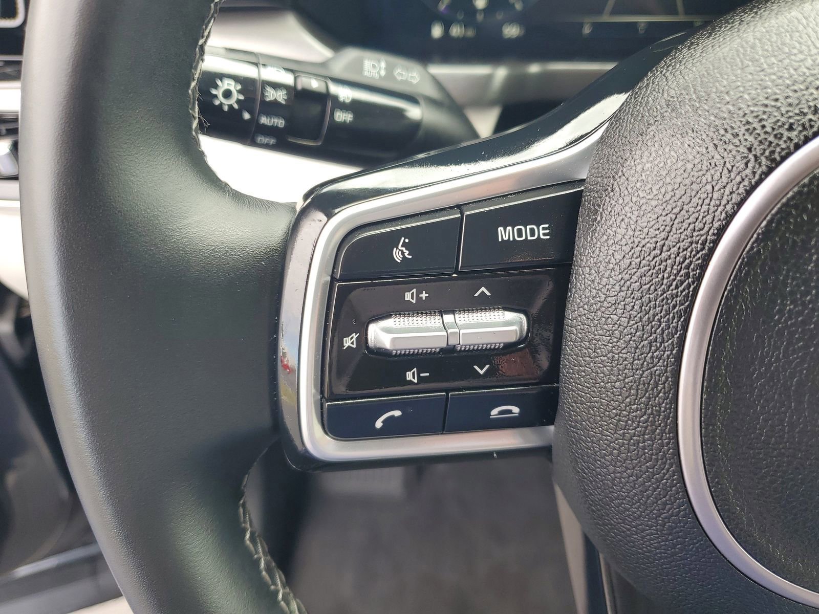 Used 2023 Kia Sorento SX image 21