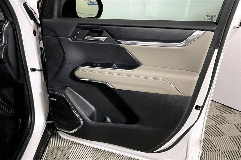 Used 2024 GMC Acadia Elevation w/ Luxury Package image 19