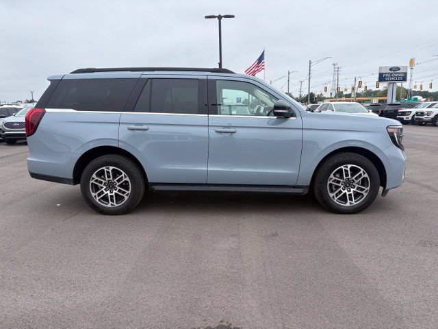 Certified 2025 Ford Expedition Active AWD/4WD image 2