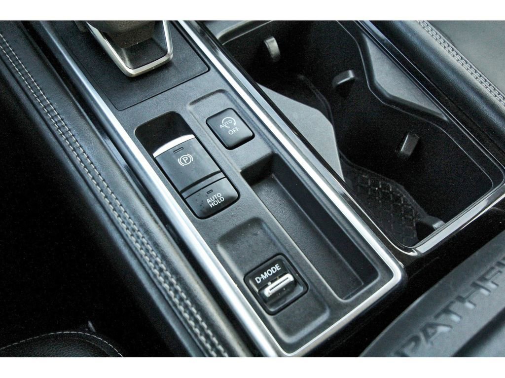 Used 2023 Nissan Pathfinder Platinum image 31